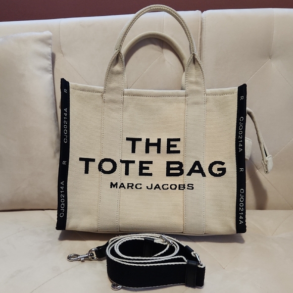Marc Jacobs Handbags - Marc Jacobs Jaquard Tote